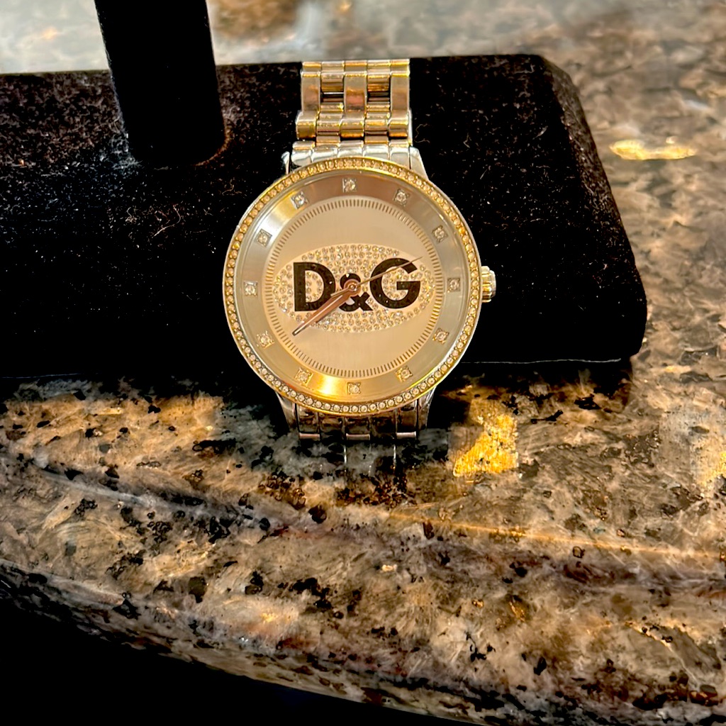 DG Shimmering Silver Timepiece
